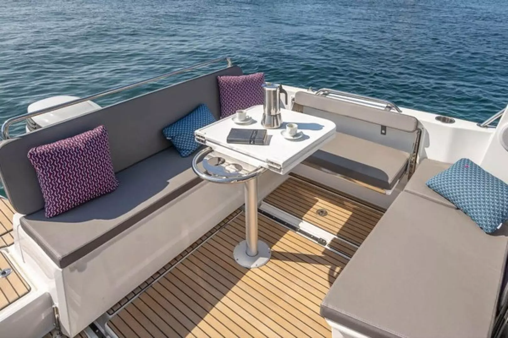 2026 Beneteau Antares 8 - Image 3
