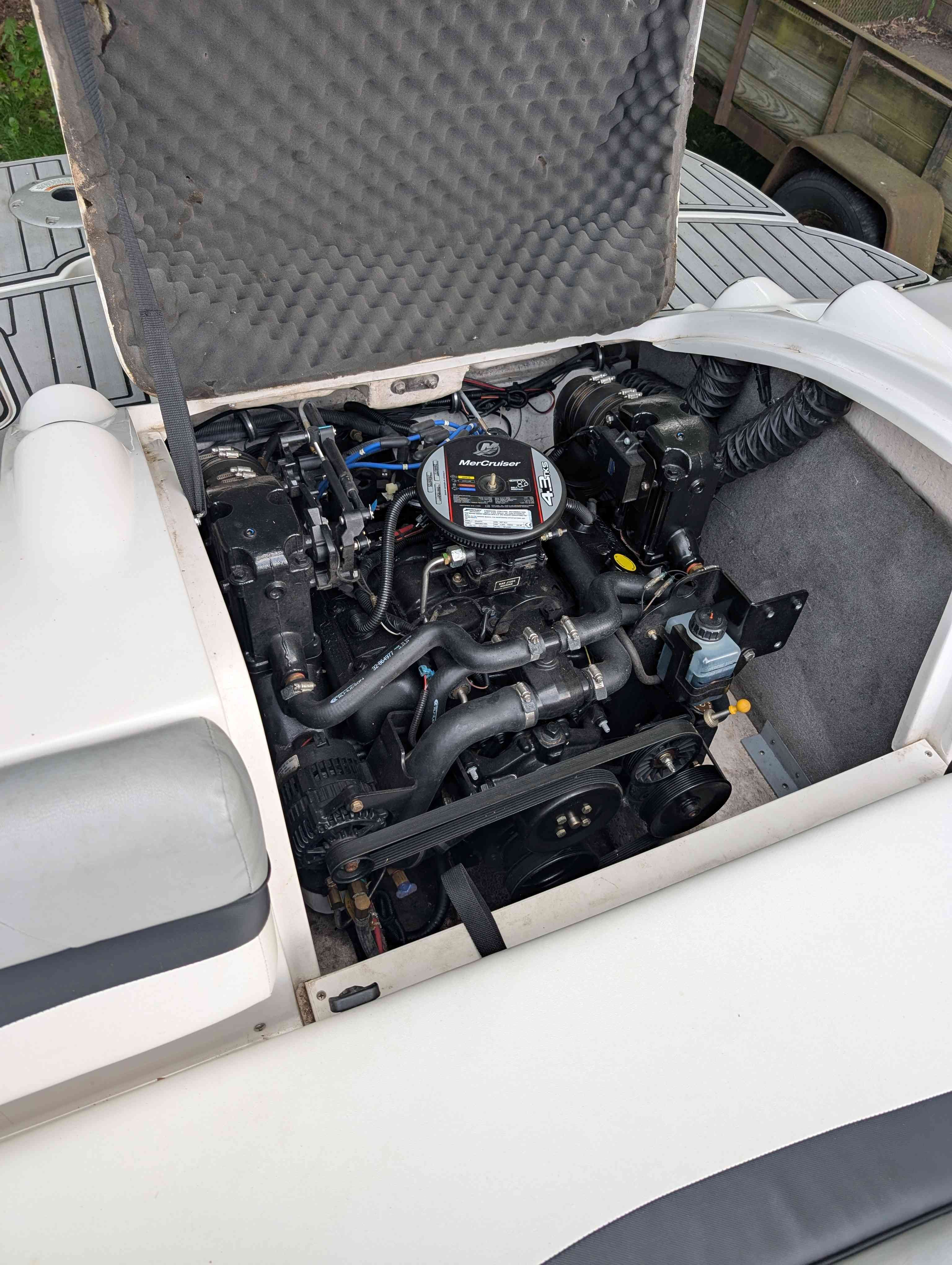 2015 Starcraft 2000 boat engine, open engine compartment.