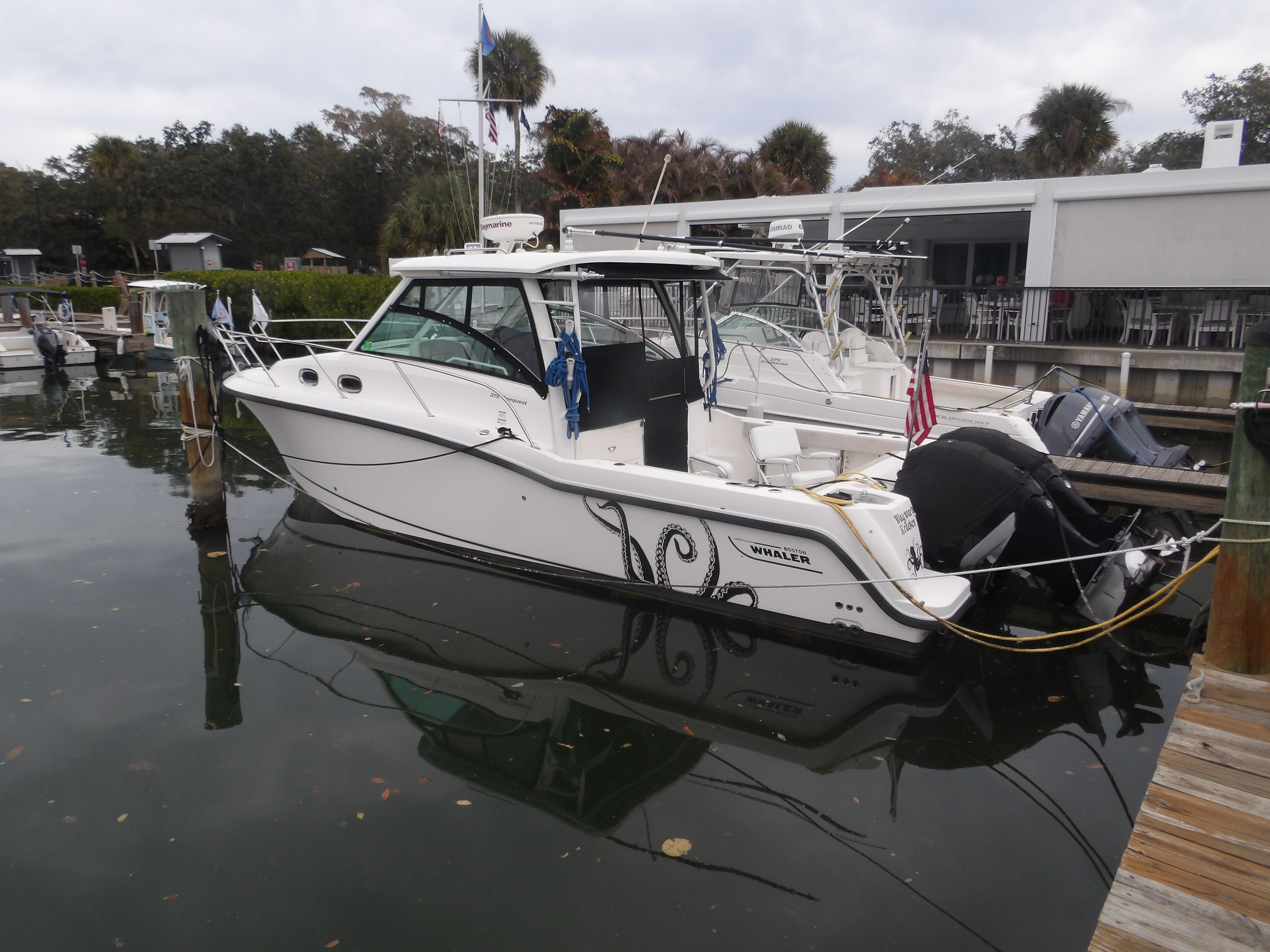 2015 Boston Whaler 315 Conquest