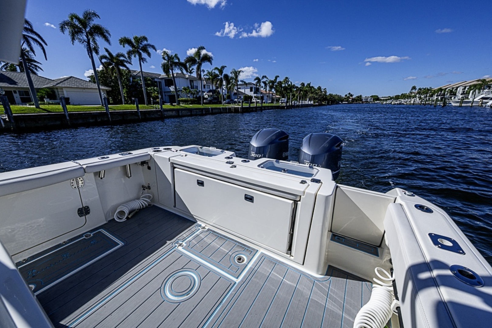 2021 Cobia 320 CC - Image 8