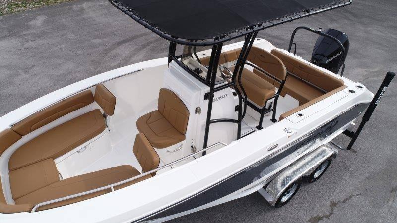 2025 Robalo R202 Explorer - 15