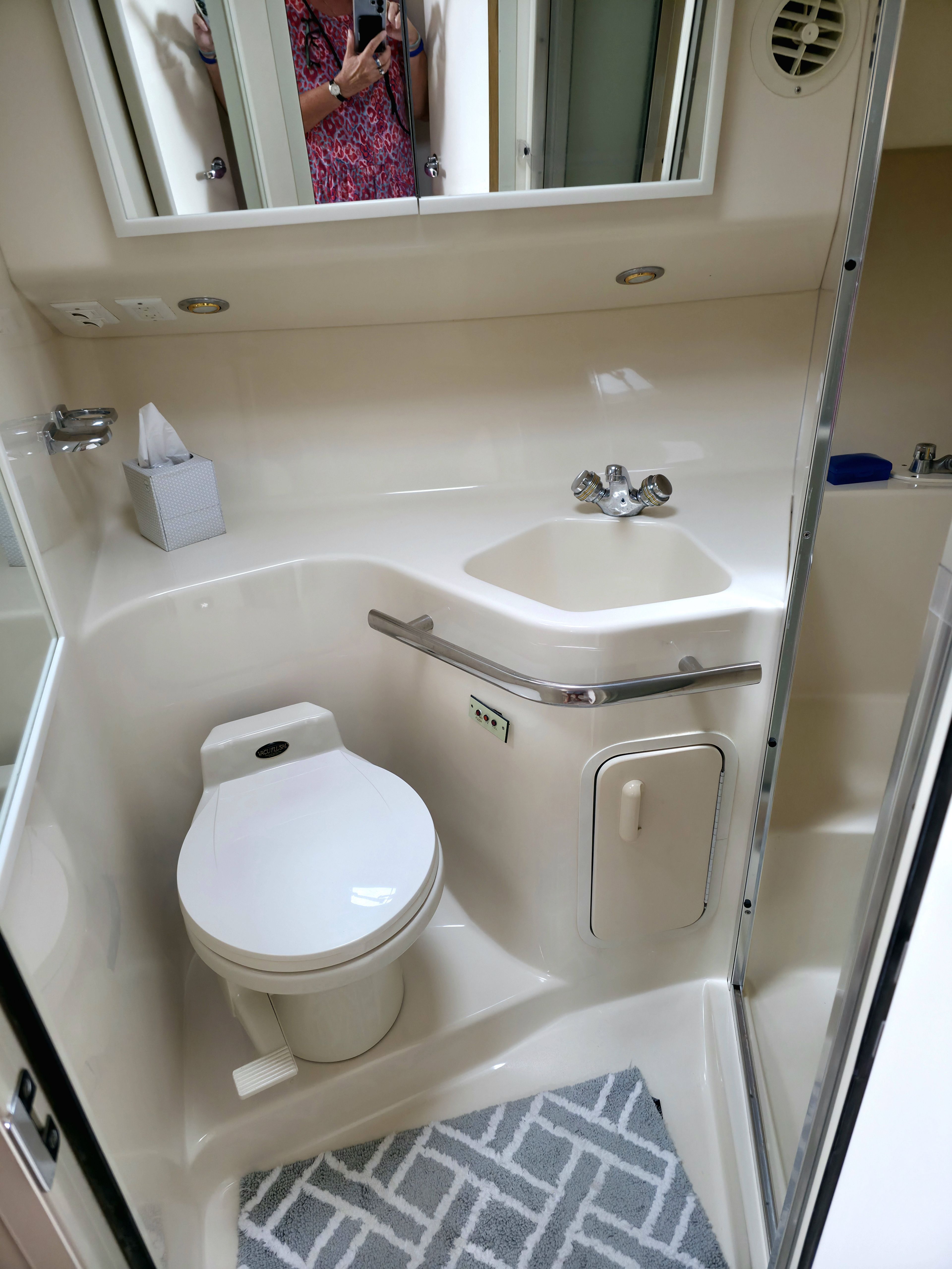 1998 Sea Ray 400 Express Cruiser - 25
