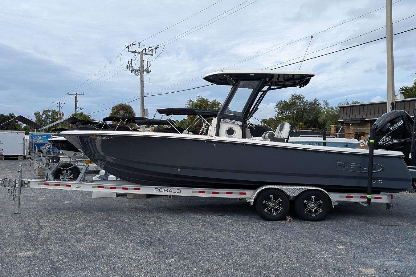 2023 Robalo 266 Cayman