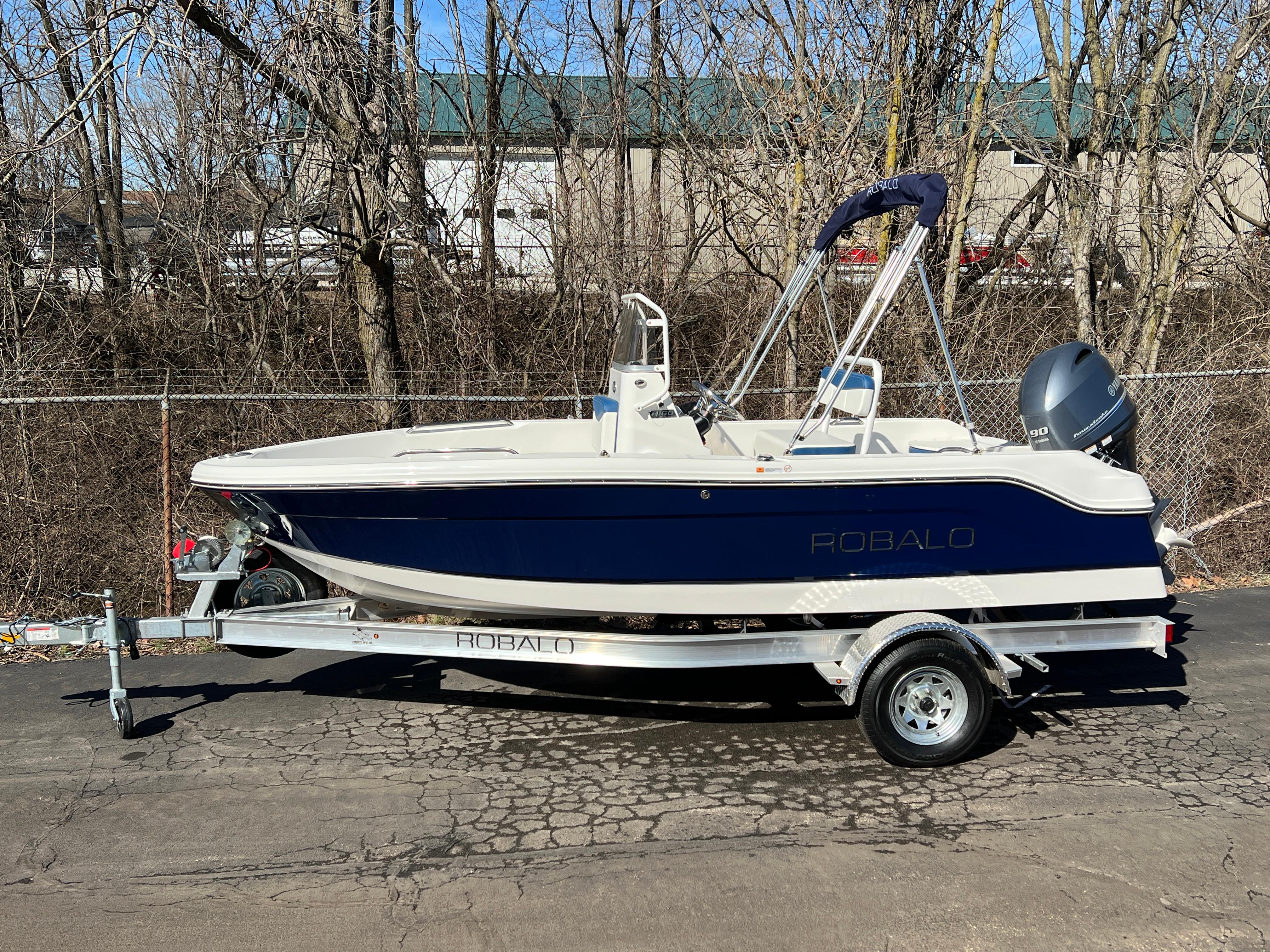 2025 Robalo R160 Center Console
