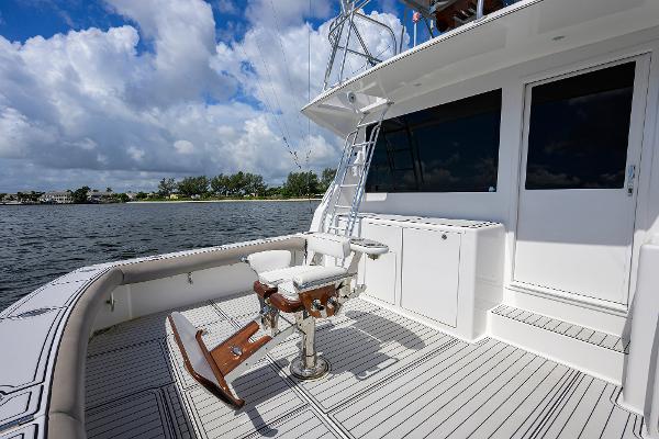 2000 Viking 50 Convertible yacht deck with fishing chair, overlooking calm waters.