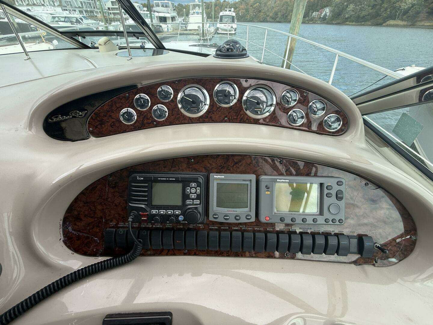 2001 Sea Ray 410 Sundancer - Image 10