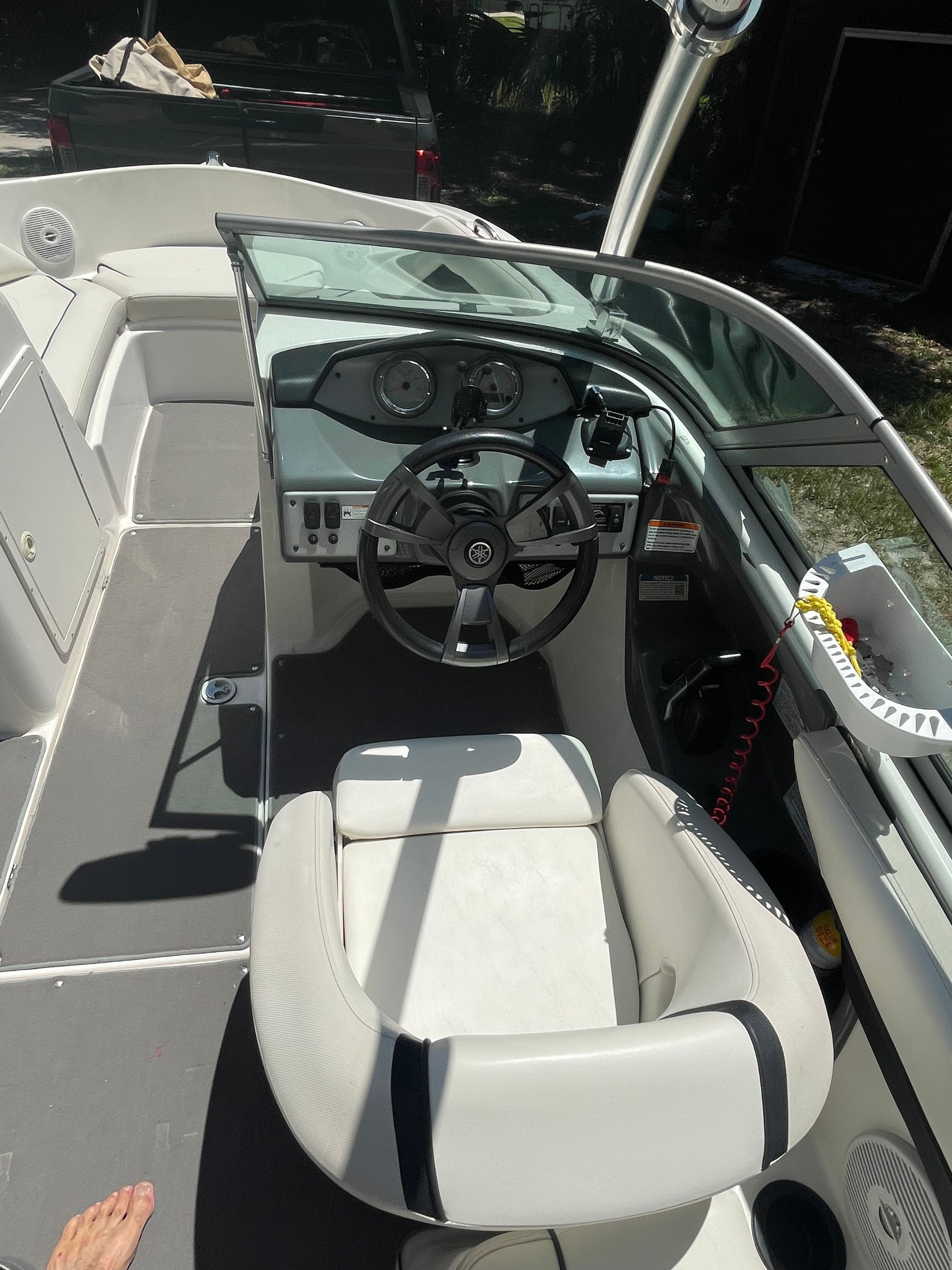 Interior view of a 2015 Yamaha SX190 with gray flooring and a white steering wheel.