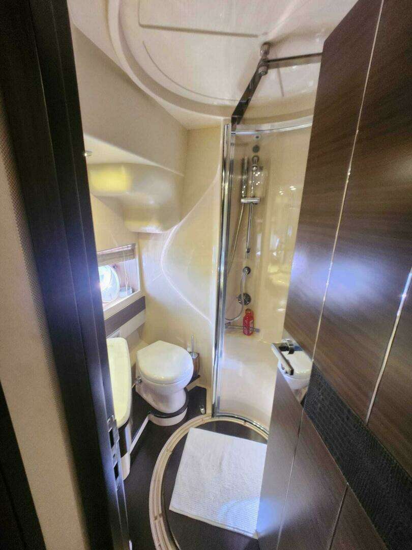2014 Azimut Flybridge - Image 89
