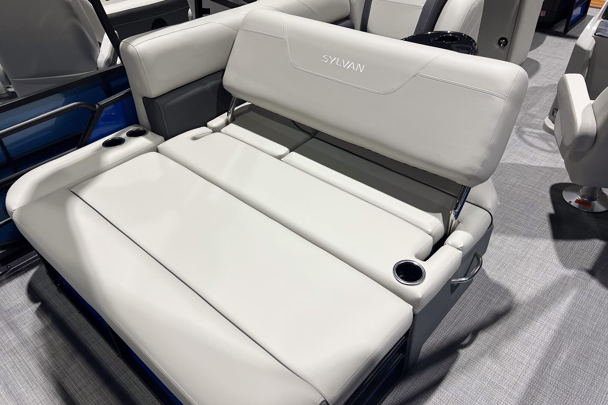 2026 Sylvan Mirage 822 CLZ boat seating with cup holders, showcasing luxury and comfort.