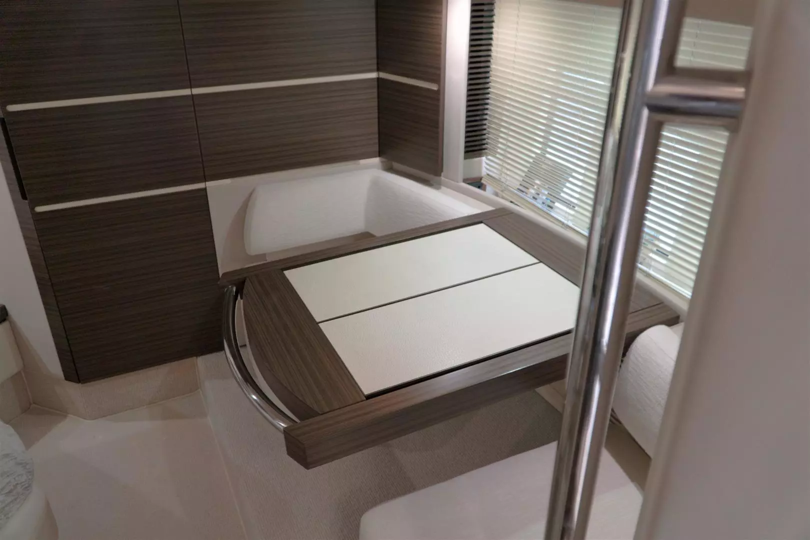2013 Azimut FLY54 - Image 18