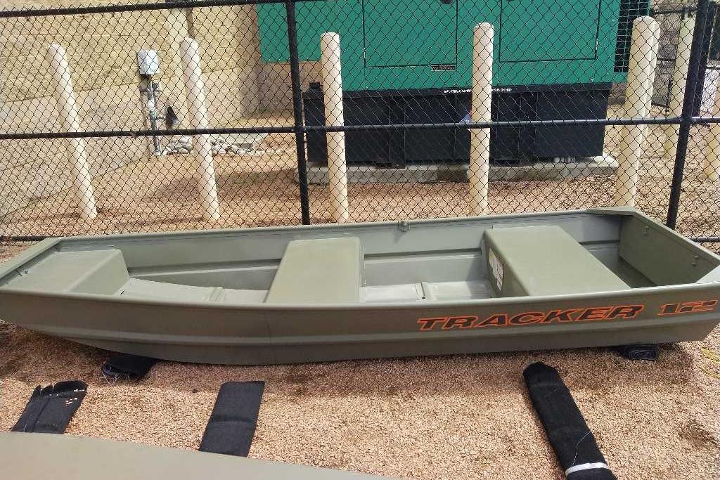 2026 Tracker Grizzly 12 Jon