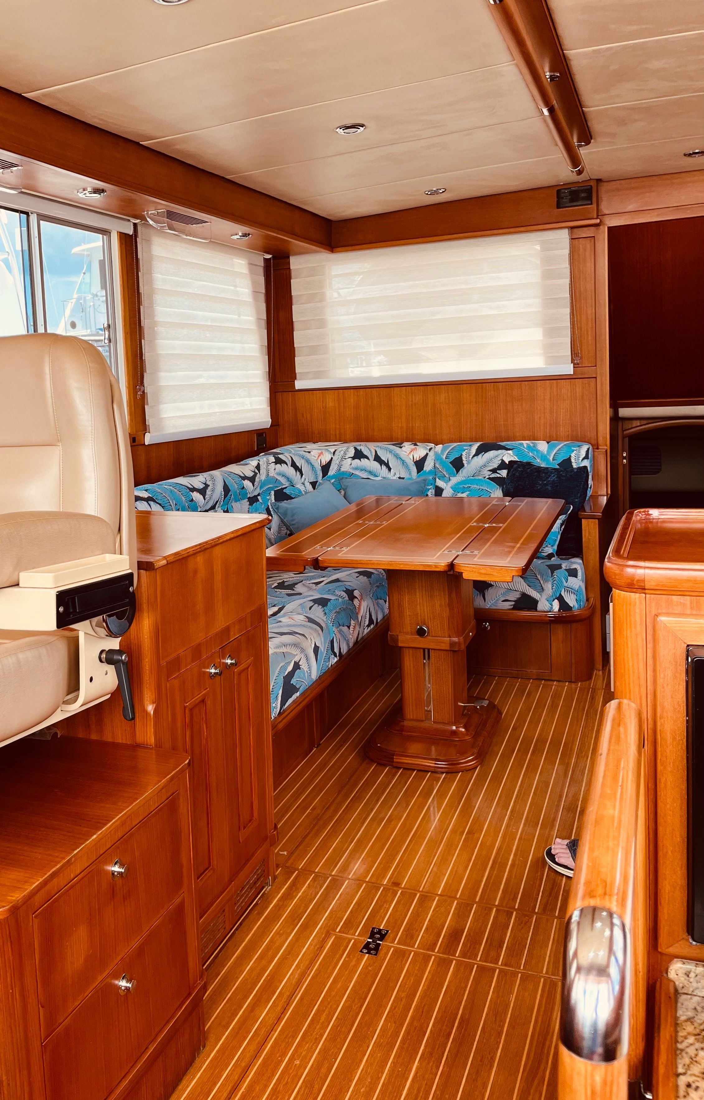 2007 Grand Banks 47 Heritage CL - 32