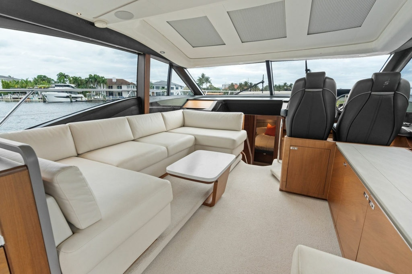 2020 Princess S62 Sportbridge - Image 40