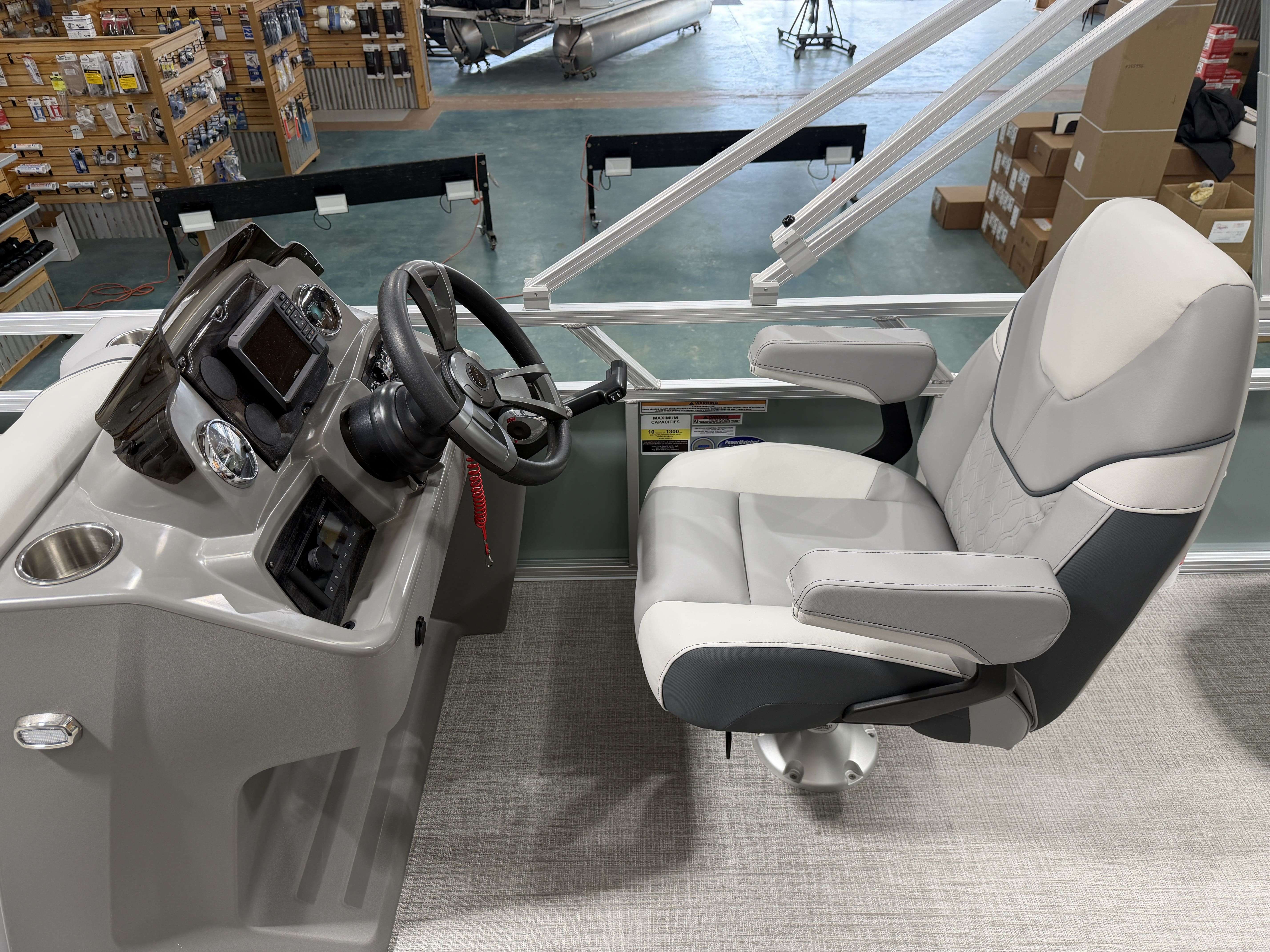 2026 Avalon Venture 85 Rear Fish - 21' - 7