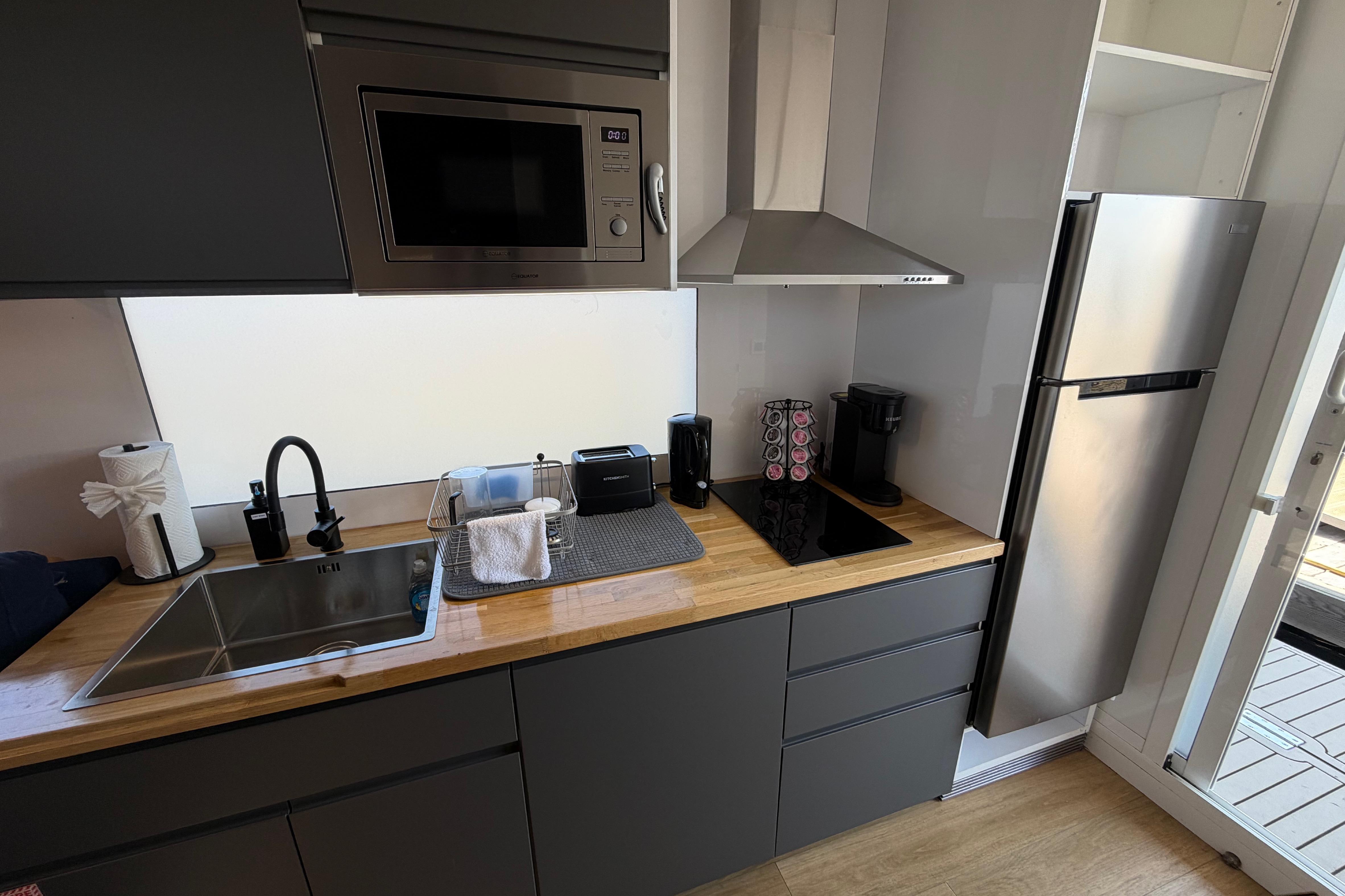 Modern kitchen in 2022 Navisyo NV.08 with appliances and sleek design.