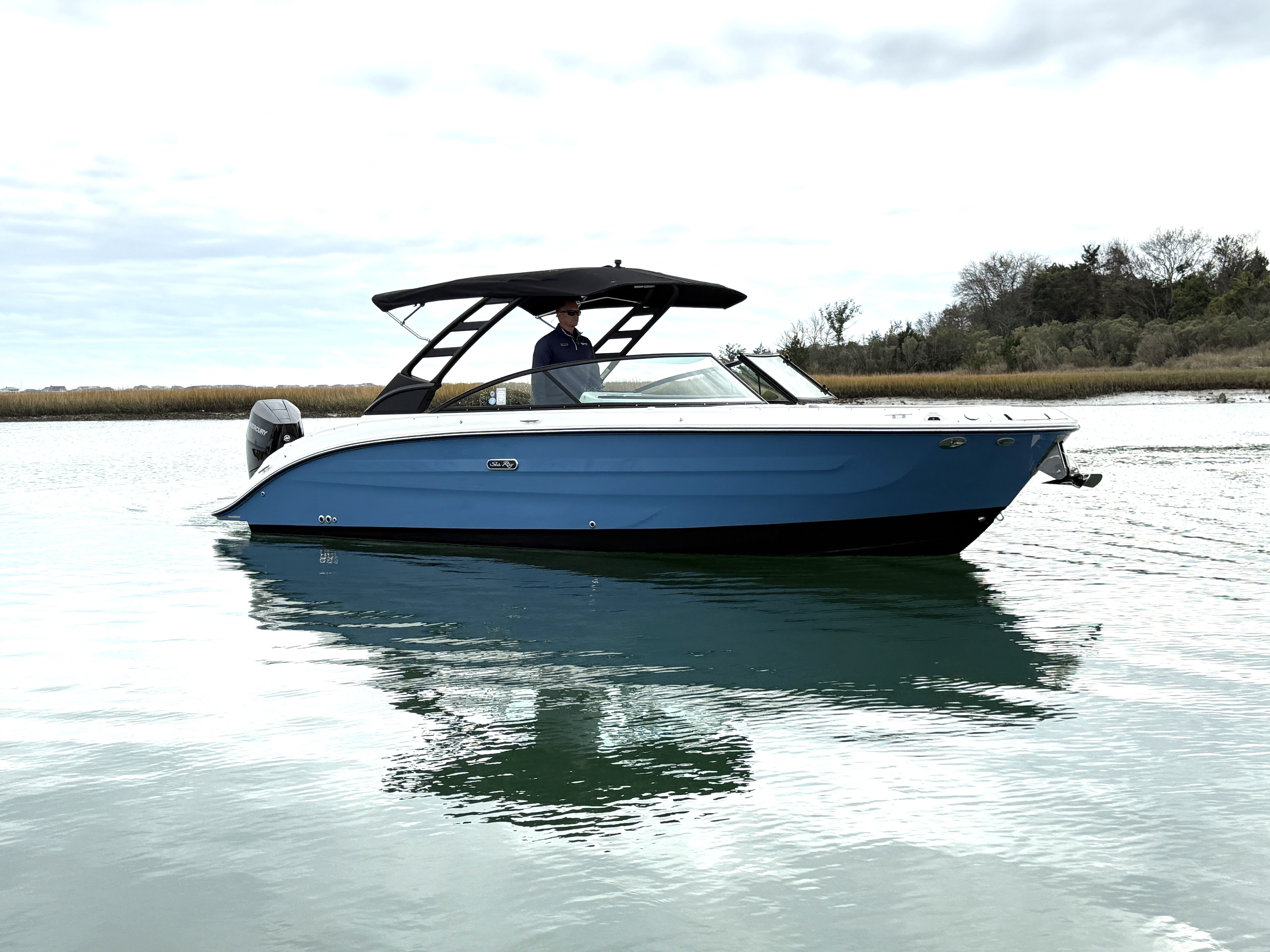 2026 Sea Ray SDX 270 Outboard