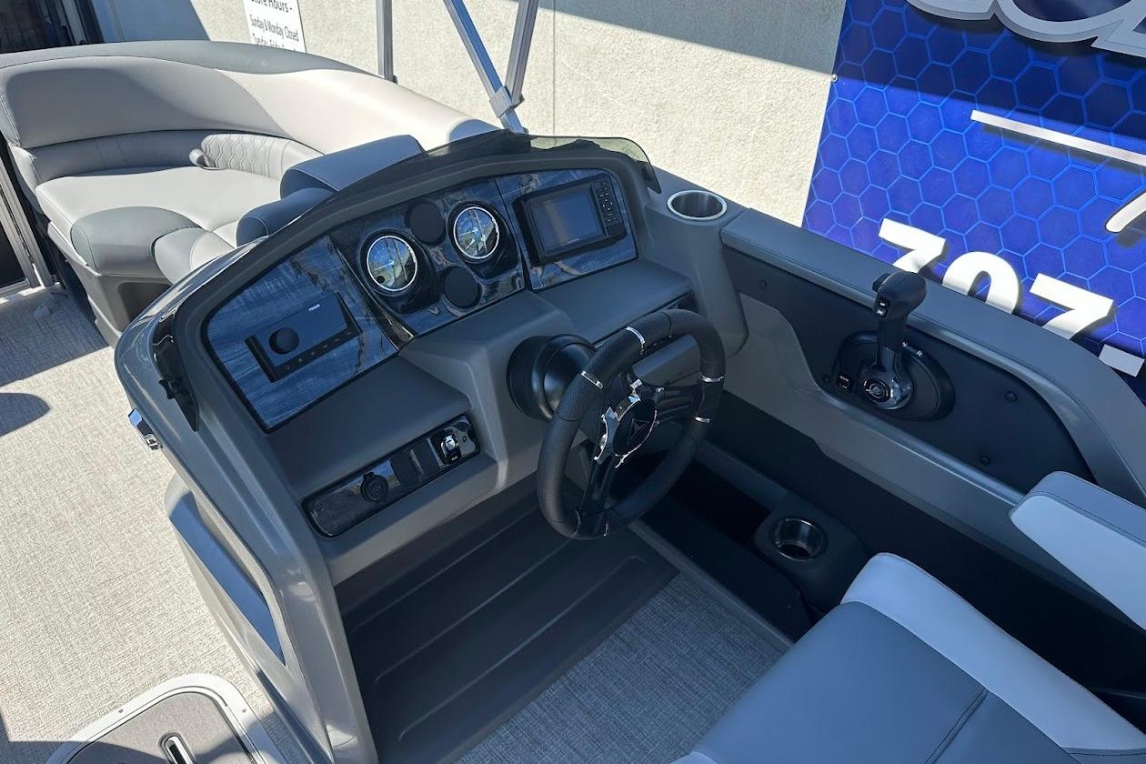 2026 Tahoe Pontoon LTZ Quad Lounger Shift 23 dashboard with modern controls and seating.