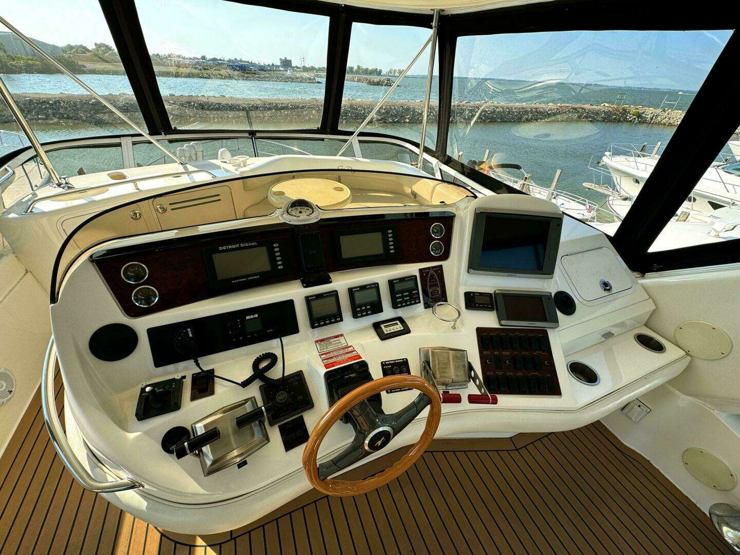 1998 Sea Ray 480 Sedan Bridge - Image 13