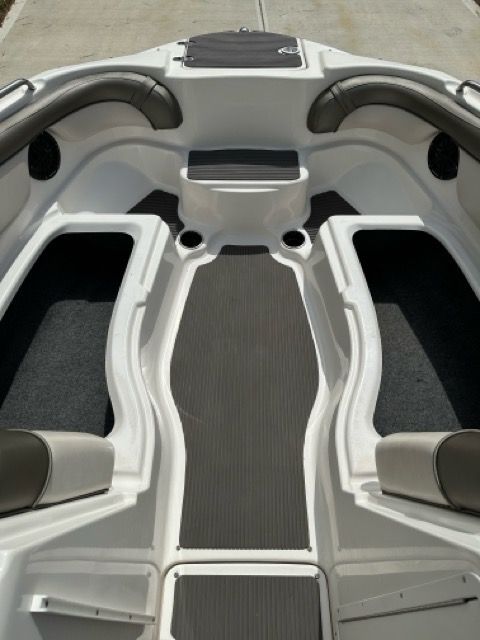 2012 Yamaha Boats 242 Limited - 31