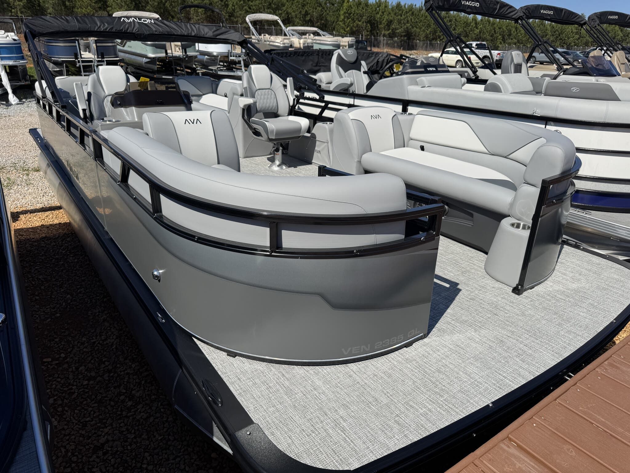 2026 Avalon Venture 85 23 QUAD LOUNGER-140HP