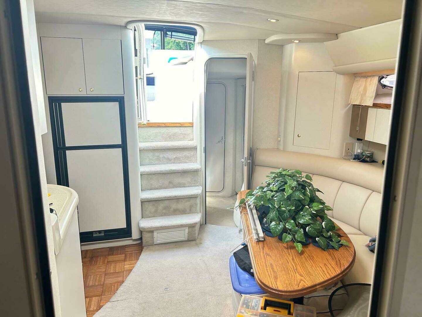 1997 Cruisers Yachts 4270 Esprit - Image 8