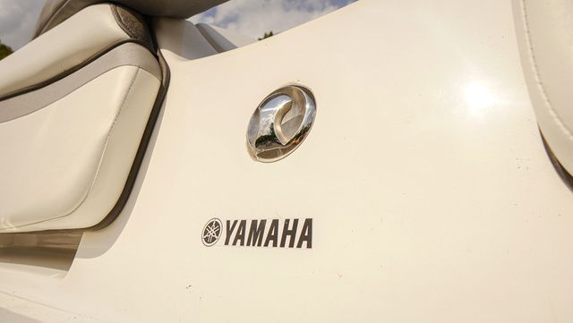2015 Yamaha Boats SX192 - 32