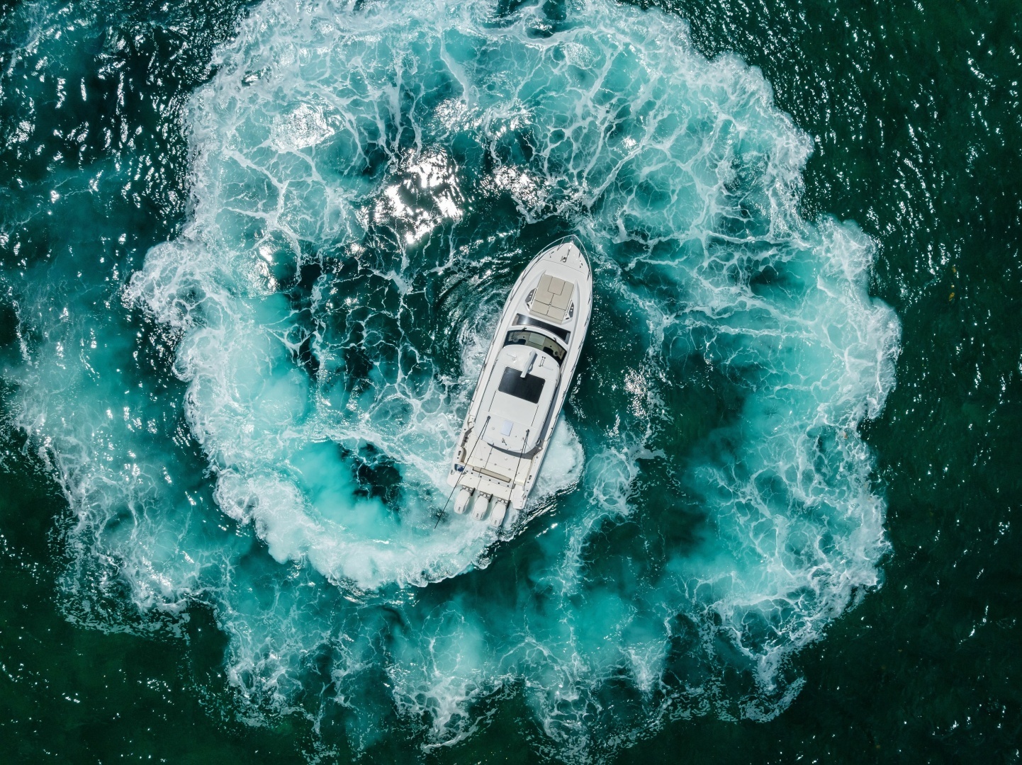 2023 Boston Whaler 405 Conquest - Image 43