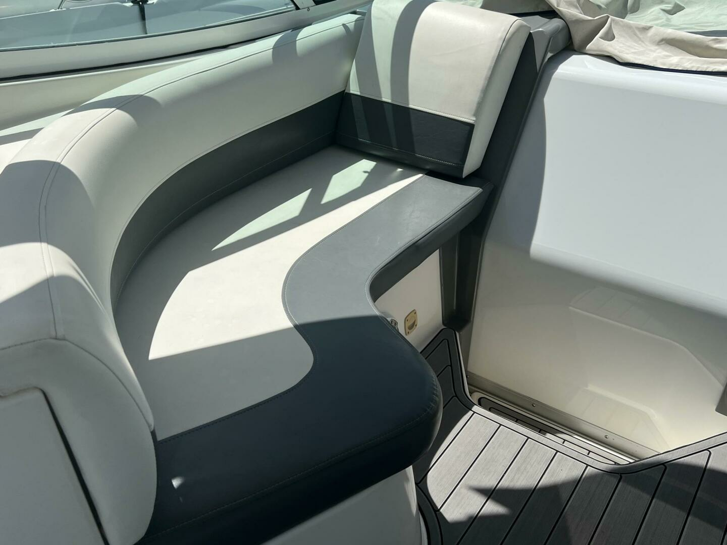 2007 Cruisers Yachts 340 Express - Image 10