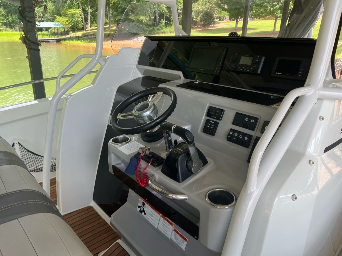 The image shows the cockpit of a 2020 Jeanneau Leader 9 with modern instruments.