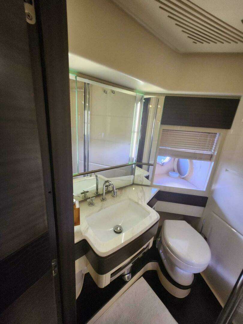 2014 Azimut Flybridge - Image 85