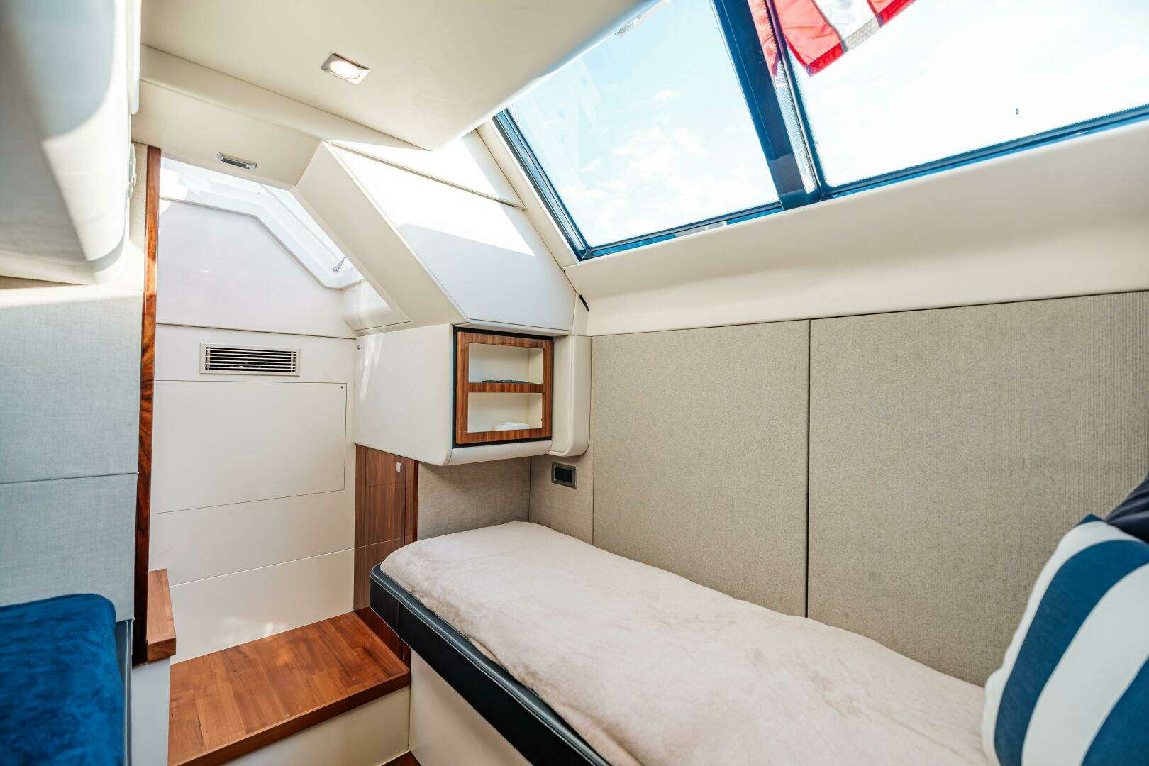 2011 Fairline 65 Squadron - Image 77