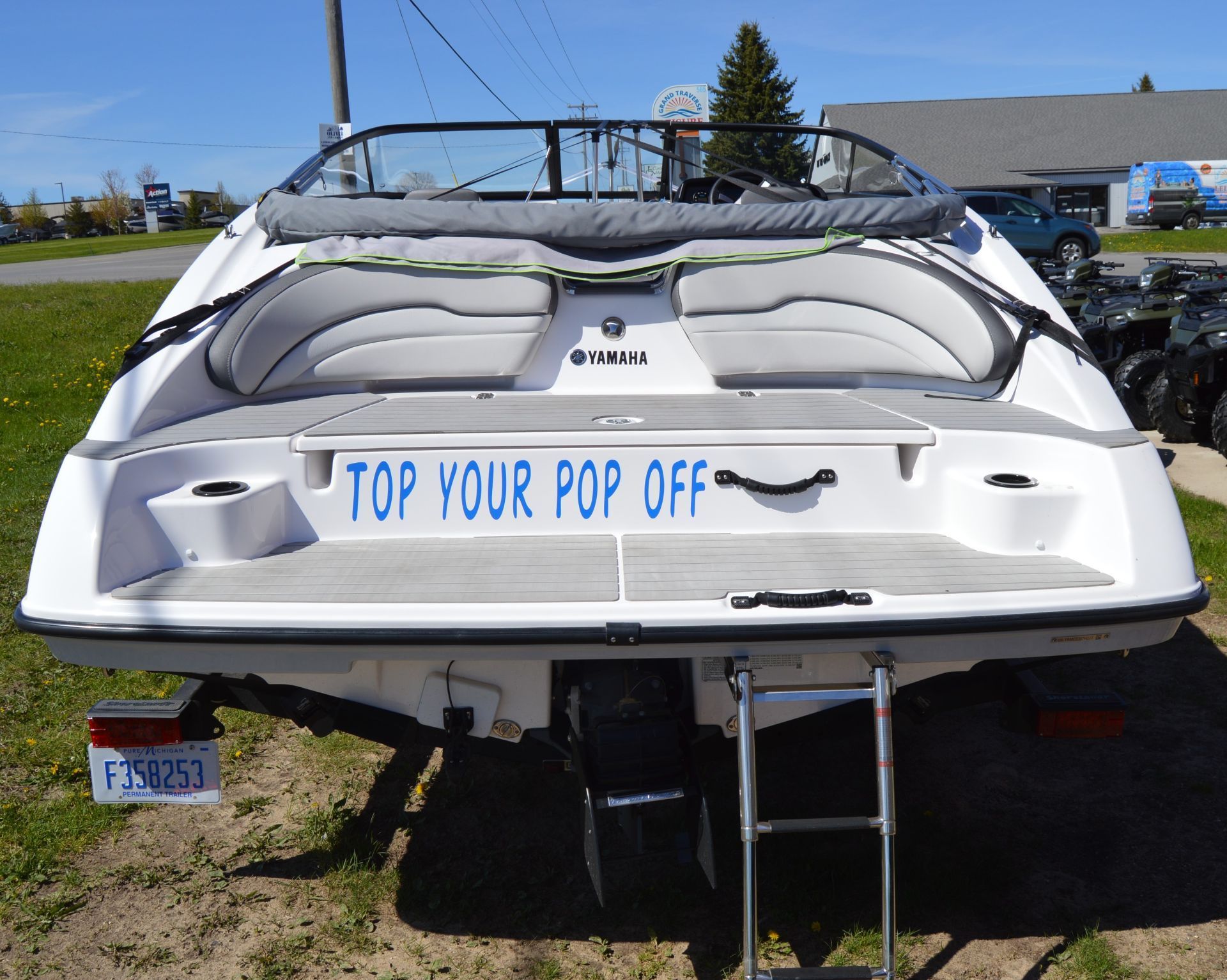 Yamaha SX190 boat from 2023 with gray cushions and a ladder at the stern.
