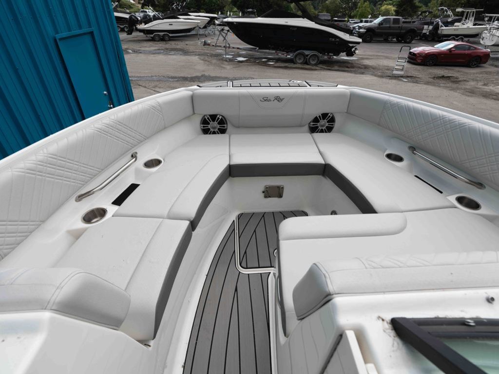 2025 Sea Ray SDX 250 - 11