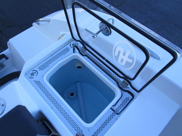 Livewell compartment on 2025 Sea Pro 292 Offshore boat.