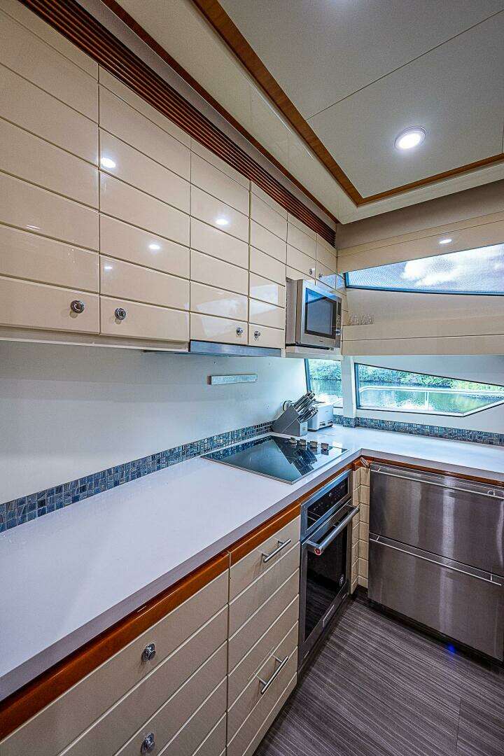 2006 Ferretti Yachts 830 - Image 67