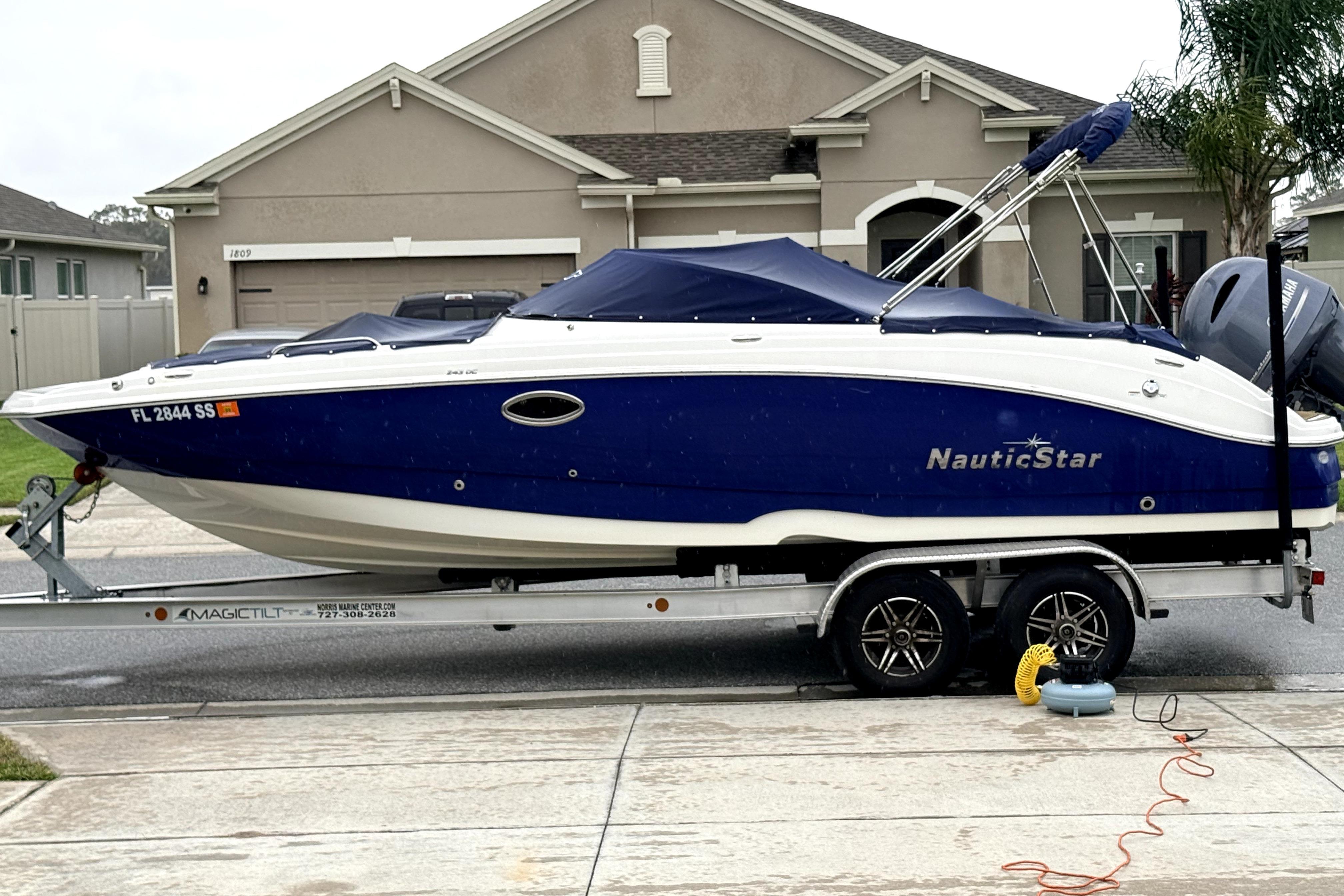 2020 NauticStar 243 DC