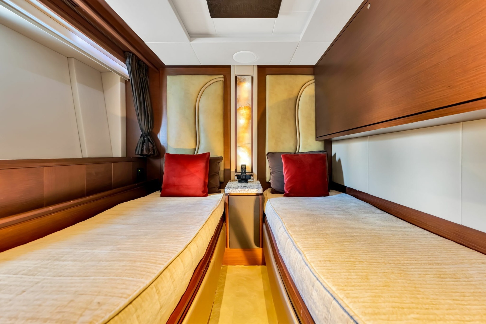 2005 Azimut 105 - Image 110