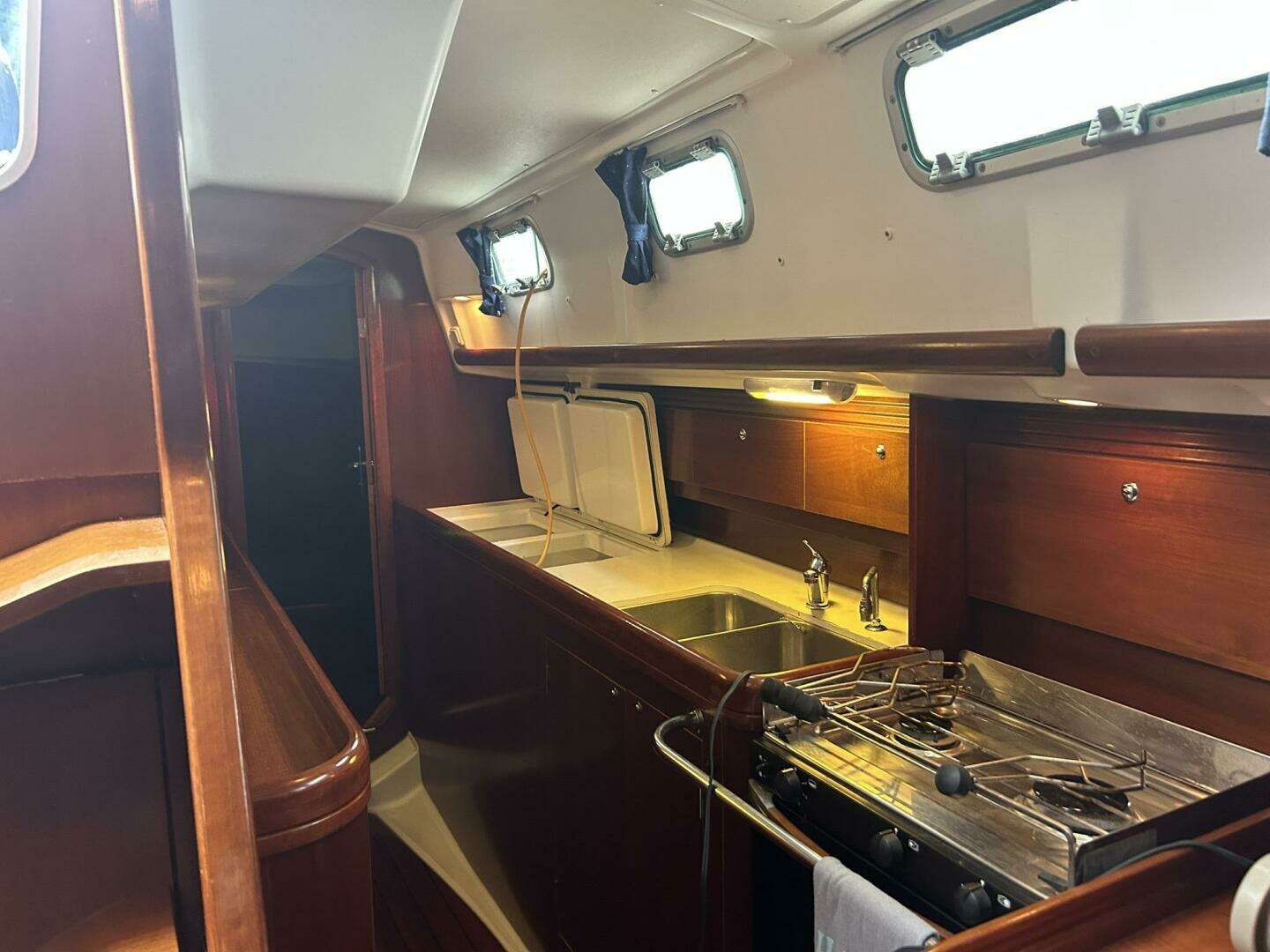 2003 Beneteau 42cc - Image 37