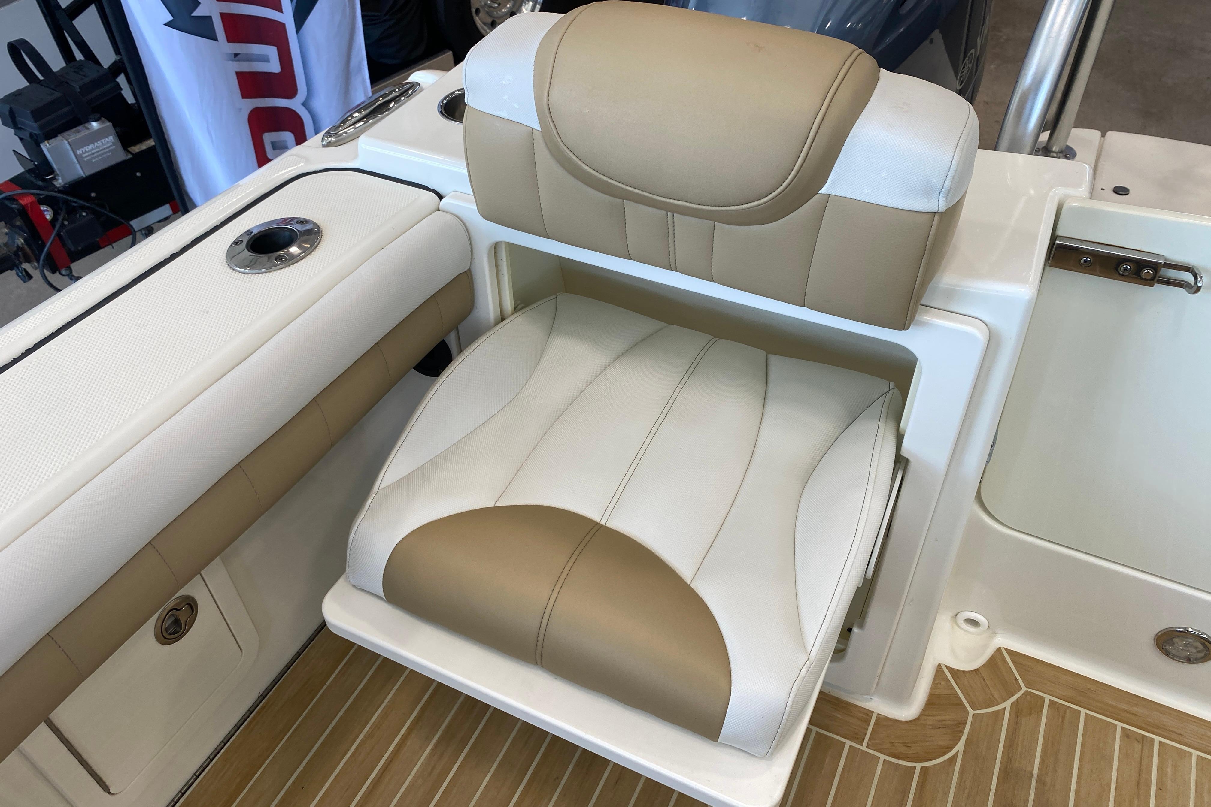 2016 World Cat Glacier Bay Edition 2740 Dual Console boat seat, beige and white upholstery.