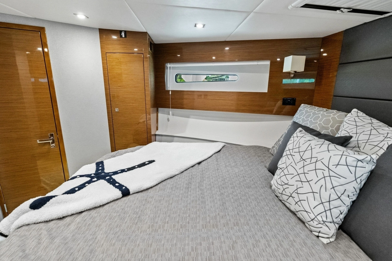 2019 Cruisers Yachts 42 Cantius - Image 42