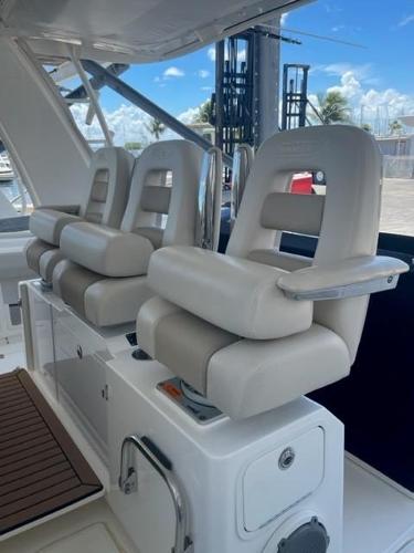 2018 Boston Whaler 420 Outrage - 7