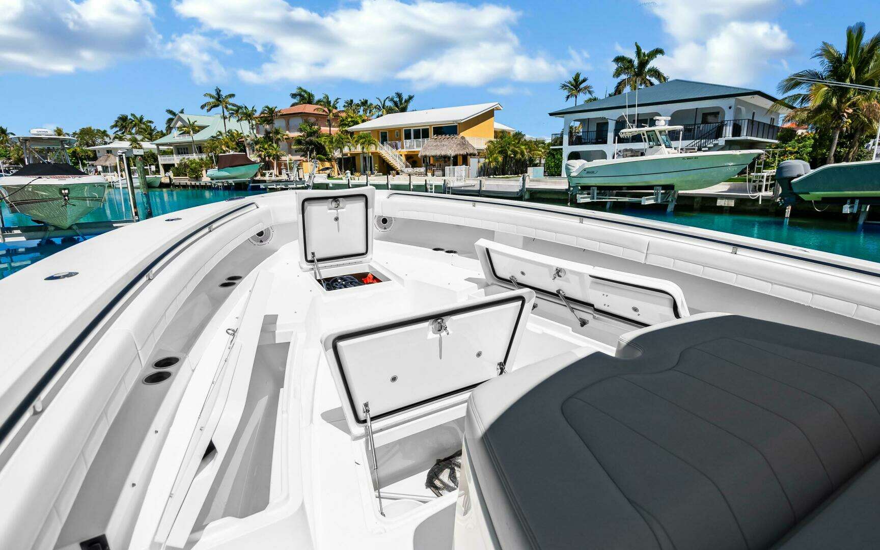 2018 Regulator 41 Center Console - Image 27