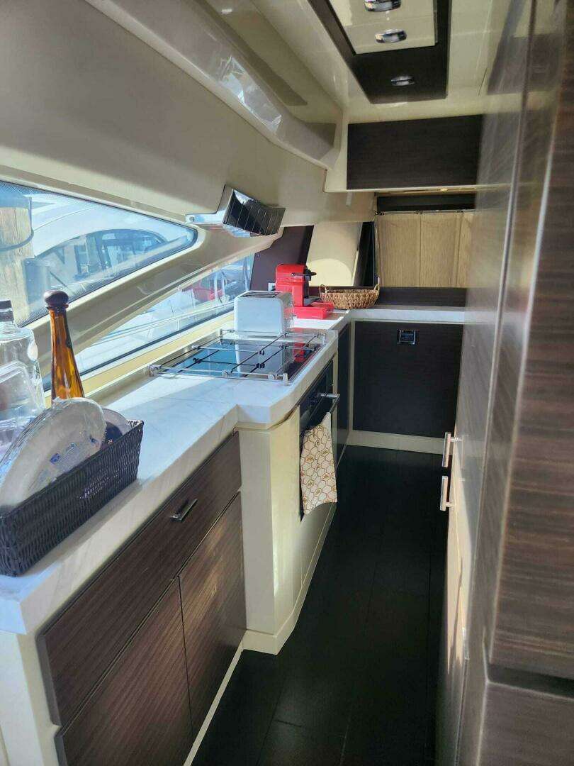 2014 Azimut Flybridge - Image 43