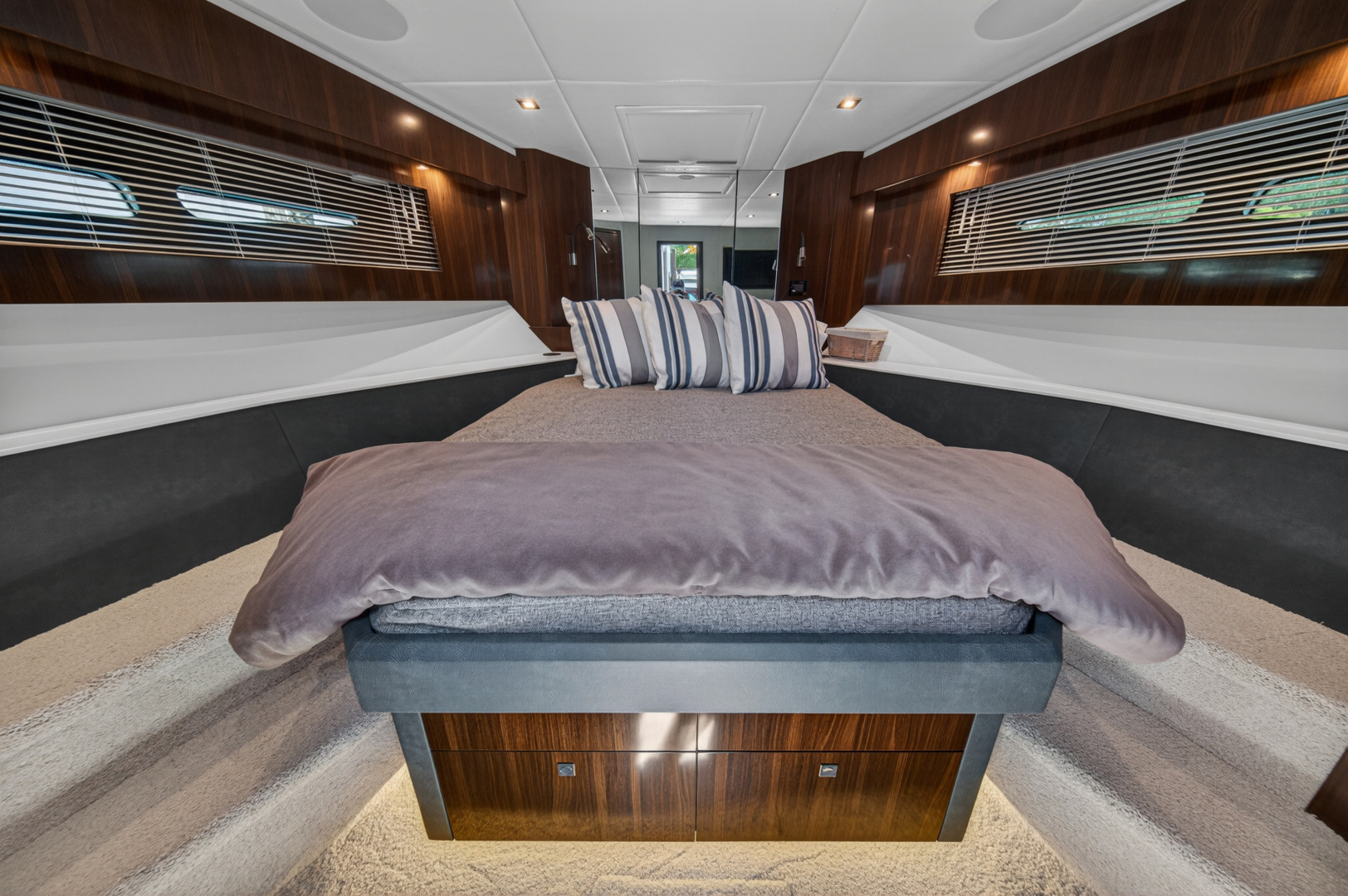 2023 Cruisers Yachts 50 CANTIUS - Image 61