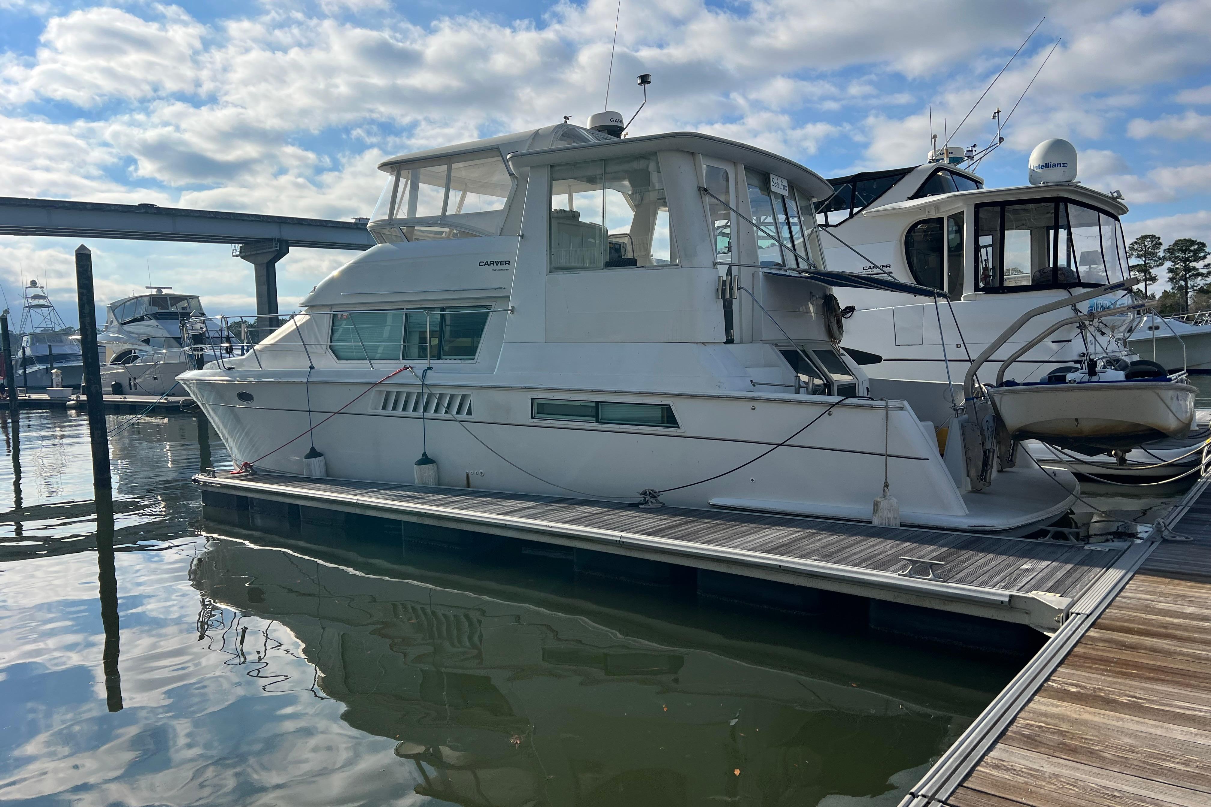 1997 Carver 500 Cockpit Motor Yacht