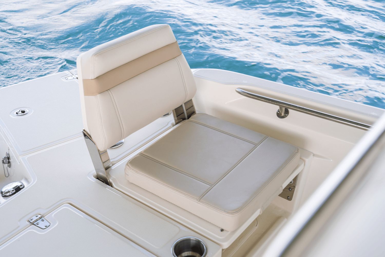 2026 Boston Whaler 250 Dauntless - 58