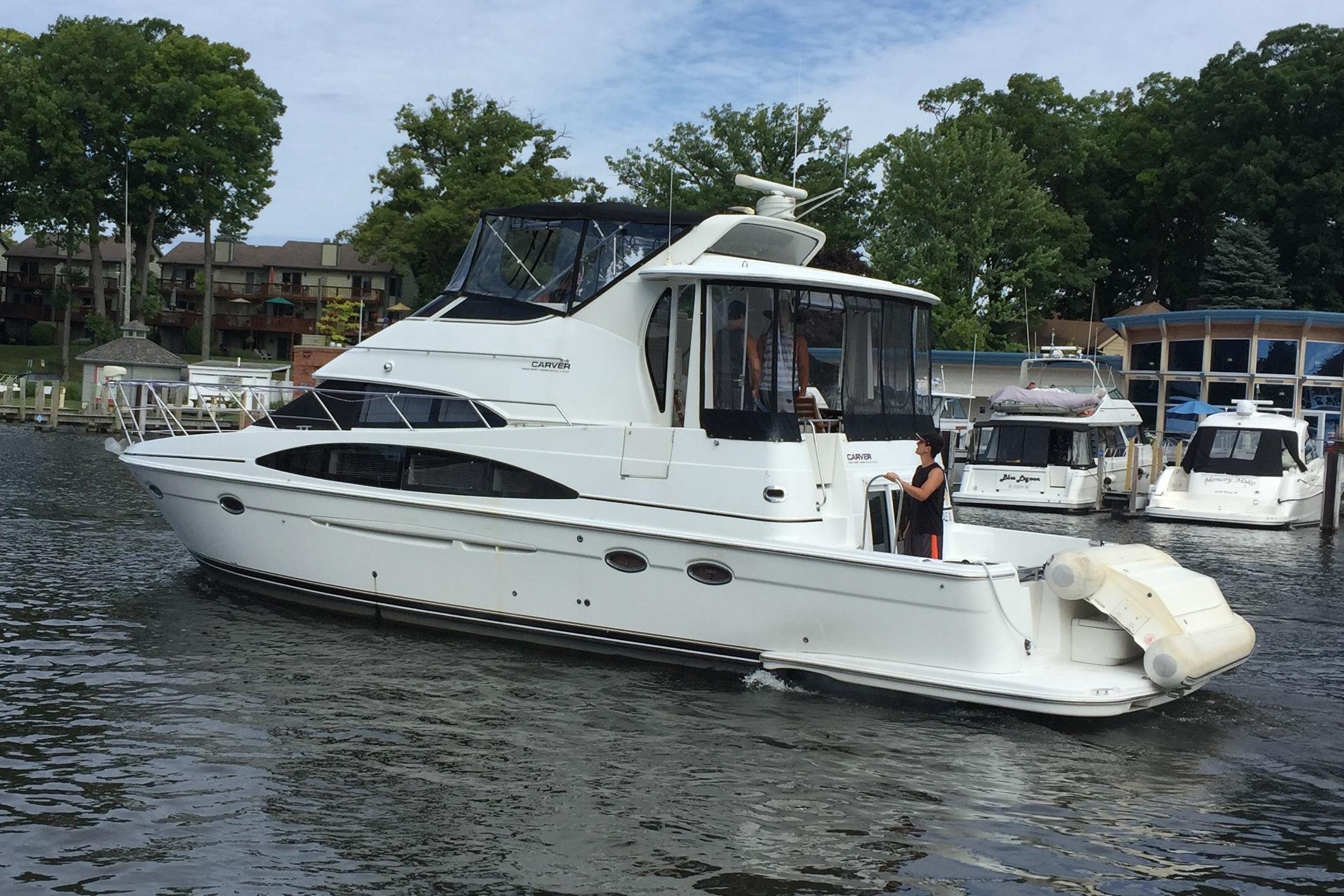 2001 Carver 444 Cockpit Motor Yacht