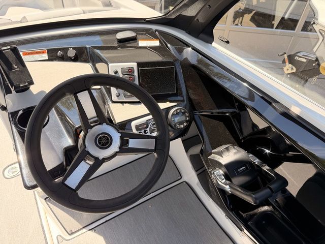 2026 Yamaha Boats AR220 - 16