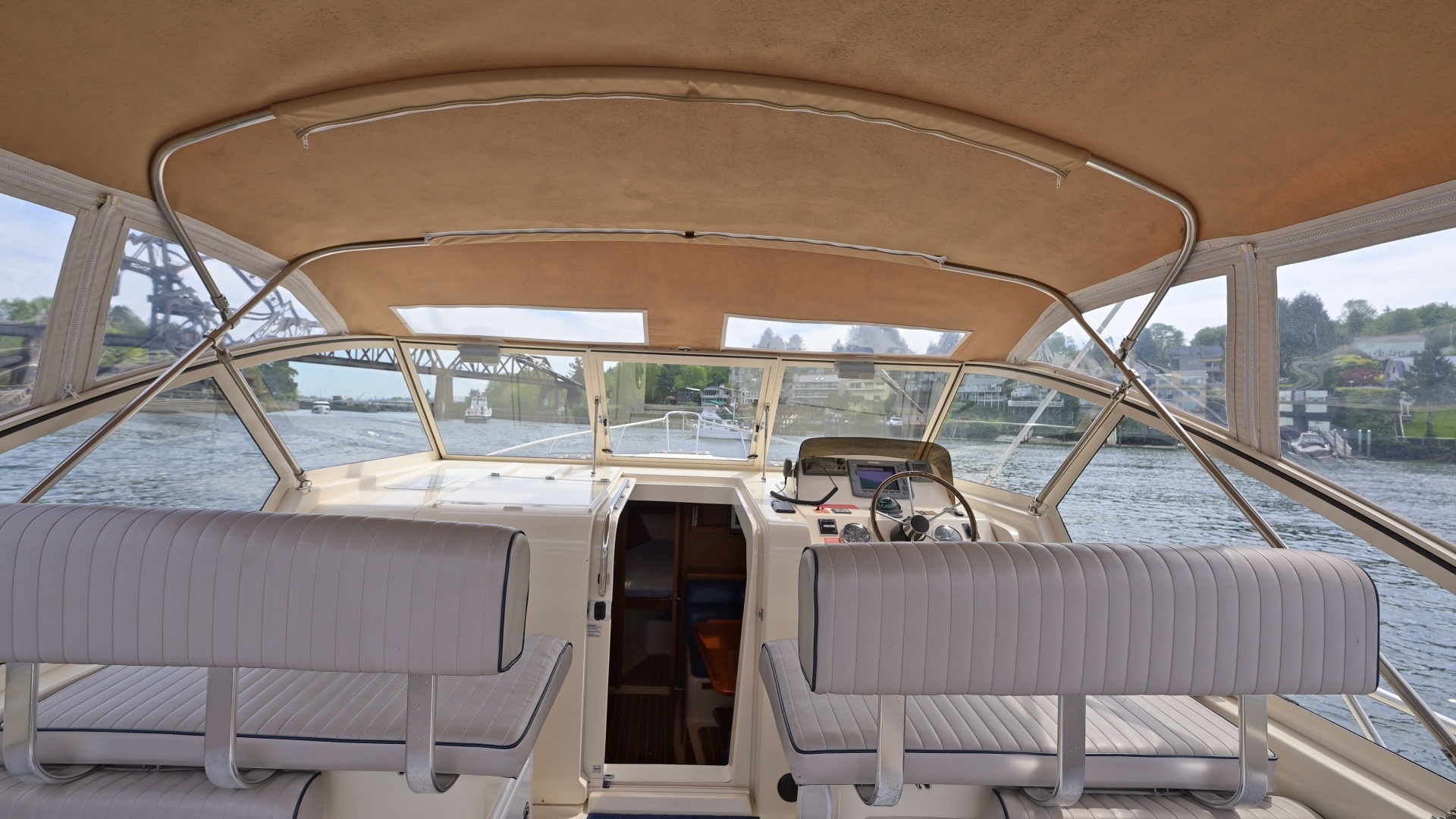 2004 Mainship Pilot 34 - Image 15