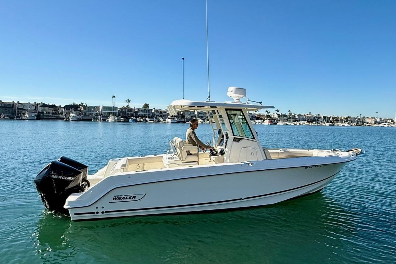 2025 Boston Whaler 250 Outrage